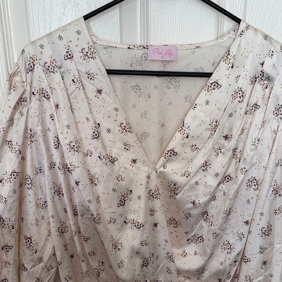 Pink Lily NWOT Silk Floral V-neck Long Sleeve Bodysuit - Picture 8 of 8